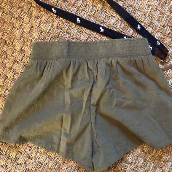 Abercrombie shorts with Abercrombie belt - Picture 5 of 5